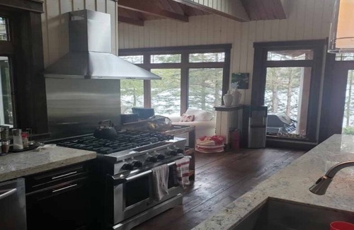 The Archipelago Cottage | FAMILIES ONLY . Large, Quiet, (Multi) Family Friendly Stunning Lake House.