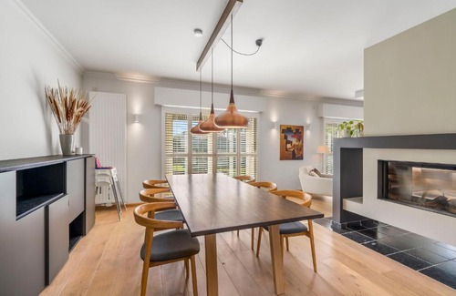 Witte Burg Villa | Familievilla bij strand met privé tuin & parking