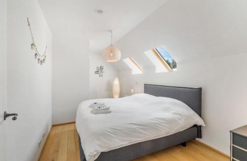 Witte Burg Villa | Familievilla bij strand met privé tuin & parking