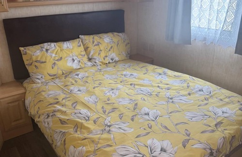 Heacham Cabin | Family 3 Bedroom van linen included Pets go Free