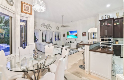 Palmetto Bay House | Family 4BR Escape Pool Arcade Sleeps 12