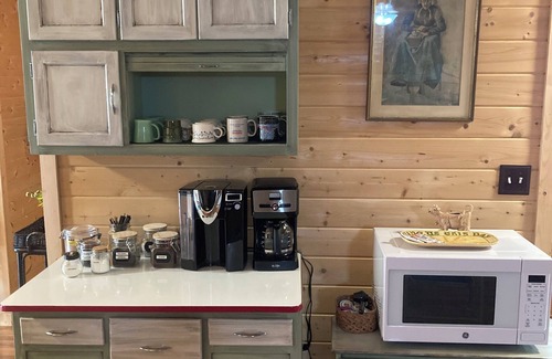 Mendota House | Family Adventure Base: Firepit, BBQ, outdoor games. Nearby Kayaking and Hiking!