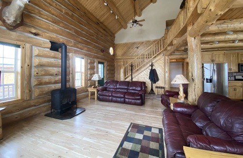 Dubois House | Family Adventures on Union Pass - Cracked Noggin Lodge