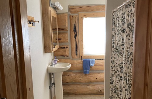 Dubois House | Family Adventures on Union Pass - Cracked Noggin Lodge