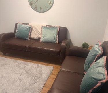 Warwick Apartment | Family and Contractor 4BR All En-suite Apt with Free WiFi and Parking