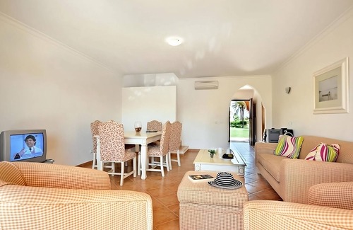 Meia Praia Hotel | Family and Friends Getaway! Fully-equipped Kitchen, Outdoor Pools, Free Parking!