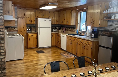 Grantsburg Cabin | Family and Friends Retreat: Recharge and Reconnect in Gorgeous Log Cabin