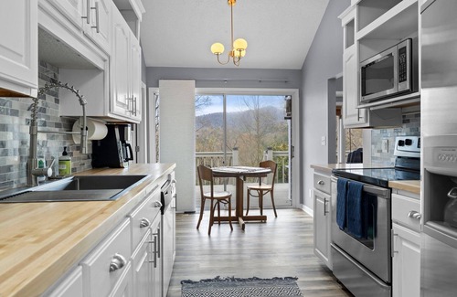 Pisgah Forest House | Family and Pet Friendly Mountain Home with a view. No Hurricane Damage