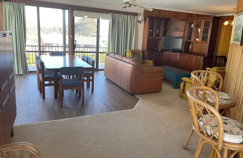 Lake Cathie House | Family and pet friendly home close to beach, lake, shops and town centre.