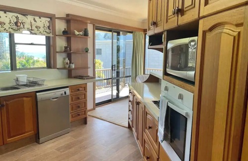 Lake Cathie House | Family and pet friendly home close to beach, lake, shops and town centre.