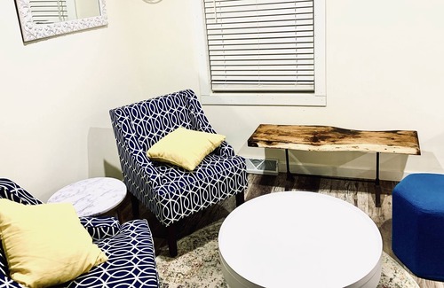 Oxford House | Family and Pet friendly! Near the Dells and Cascade Mountain.