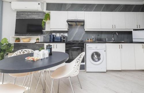 Lagoon Beach Apartment | Family Apartment with Uninterrupted Ocean Views