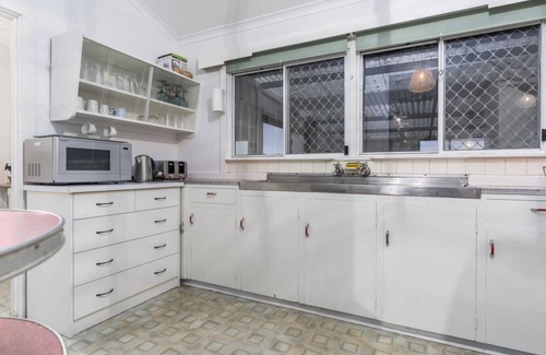 Rockingham House | Family Beach and Fishing Getaway in Rockingham