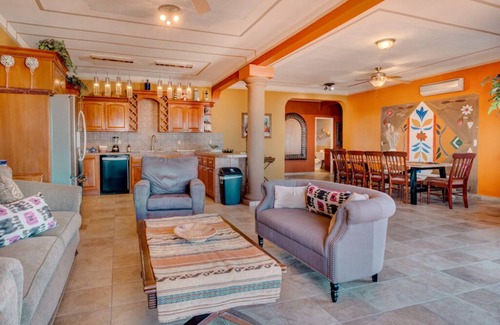 Villas de Las Palmas House | Family Beach House 🔥 1 Min Walk to the Sand 🏖 Wi-Fi, A/C, Hot Water & Kayaks