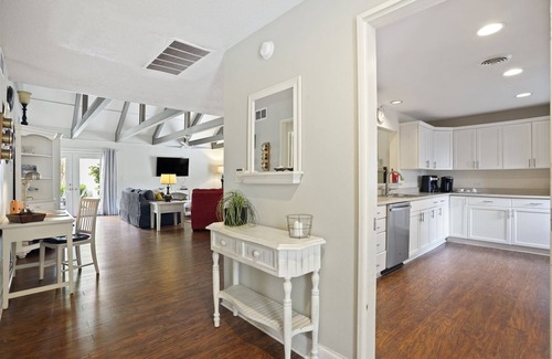 Palmetto Dunes Condo | Family Beach Getaway - Pet Friendly & Steps to the Pool