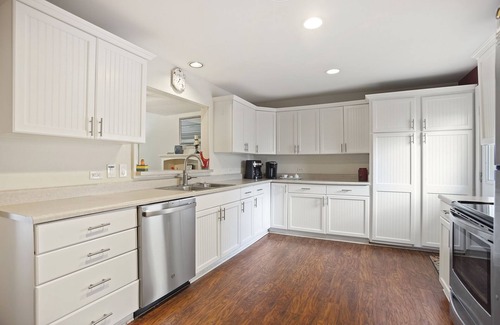 Palmetto Dunes Condo | Family Beach Getaway - Pet Friendly & Steps to the Pool
