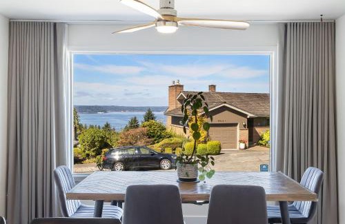 Fauntleroy House | Family Beachside Driftwood House 3BR Yard & Parking