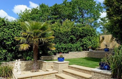 Kilgetty House | Family bungalow with private pool near Tenby (Free Wifi)