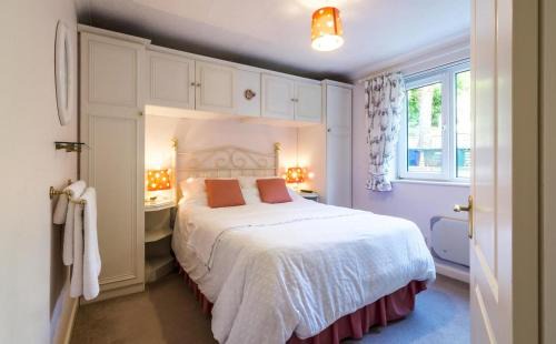 Kilgetty House | Family Bungalow with Private Pool