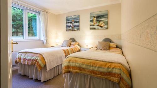 Kilgetty House | Family Bungalow with Private Pool