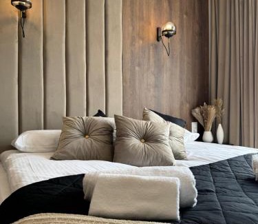Kielce Apartment | Family & Business Sauna Apartments No7 Złota Centrum VIP Unikat SPA - 3 Bedroom with Private Sauna, Jacuzzi, Balcony, Parking -Piękny Apartament