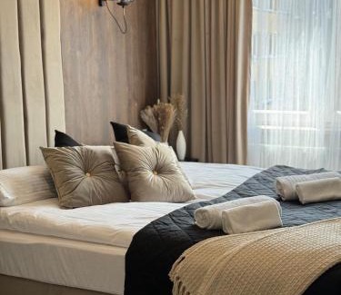 Kielce Apartment | Family & Business Sauna Apartments No7 Złota Centrum VIP Unikat SPA - 3 Bedroom with Private Sauna, Jacuzzi, Balcony, Parking -Piękny Apartament