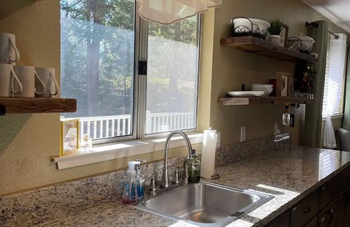 Glencoe Ski Chalet | Family Cabin In Quiet Neighborhood Near Hiking