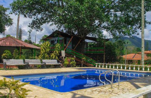 Pereira Cabin | Family Cabin With River View