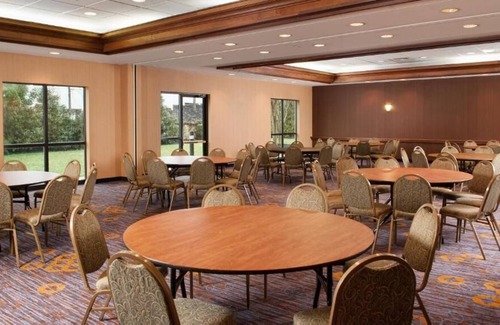 Gastonia House | Family City Break in North Carolina! 3 Contemporary Units! Indoor Pool, Parking