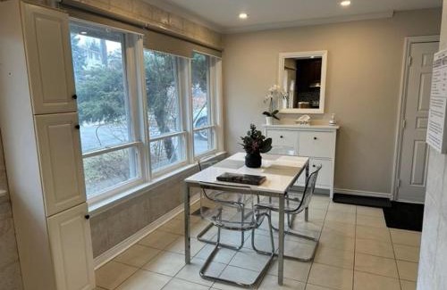 Streetsville Villa | Family comfort home
