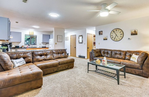 Monroe City Condo | Family Condo By Mark Twain Lake & Jellystone Park