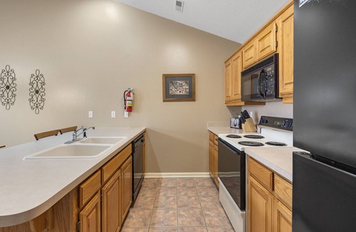 Branson West Condo | Family Condo in a Lovely, Gated Golf Resort near Silver Dollar City