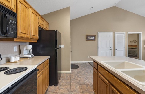 Branson West Condo | Family Condo in a Lovely, Gated Golf Resort near Silver Dollar City