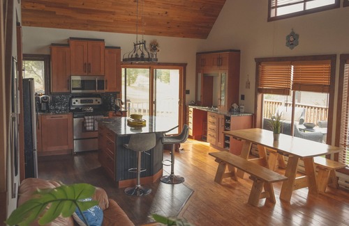 East Kootenay Cottage | Family Cottage Located in the Heart of Fairmont Hot Spring