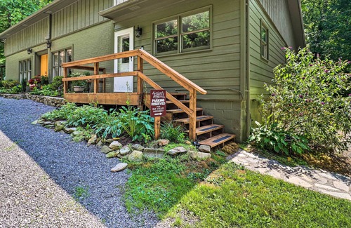 Maggie Valley Cottage | Family Cottage w/ Creekside Fire Pit Access!