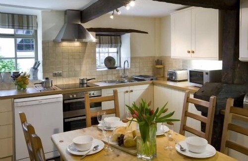 Boncath Cottage | Family Cottage with superb indoor leisure facilities