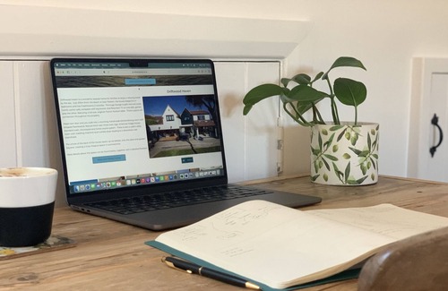 East Preston House | Family & dog friendly beach house, garden, parking, walk to shops/cafes/pubs,
