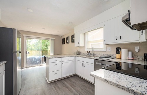 Stone Mountain House | Family & Dog Friendly 4BD/2.5BA in Stone Mountain