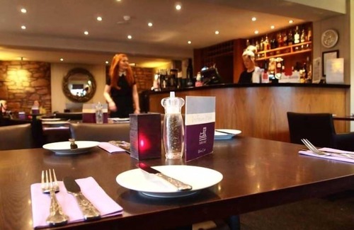Inchture Hotel | Family Ensuite with Bath at Inchture Hotel