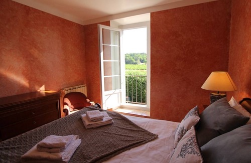 Mondragon Other | Family farmhouse in Provence on a vineyard with authentic swimming pool