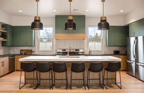 Hurricane Villa | Family-Favorite Retreat: Private Pool+Spa: Game Rooms + Golf : Near Sand Hollow