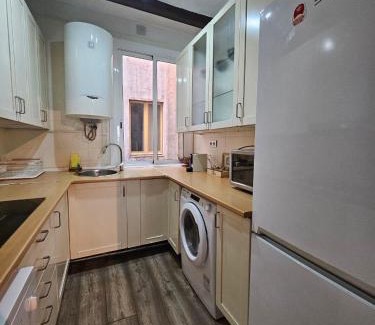 Gothic Quarter Apartment | Family Flat Near Ramblas BCN 5 rooms