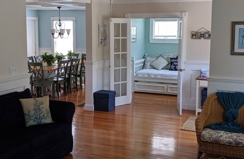 Buzzards Bay House | FAMILY FRIENDLY, SHORT WALK TO THE BEACH, CAPE COD CANAL, RESTAURANTS, & MORE.
