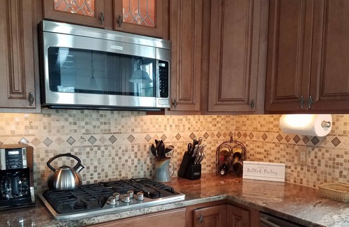Buzzards Bay House | FAMILY FRIENDLY, SHORT WALK TO THE BEACH, CAPE COD CANAL, RESTAURANTS, & MORE.
