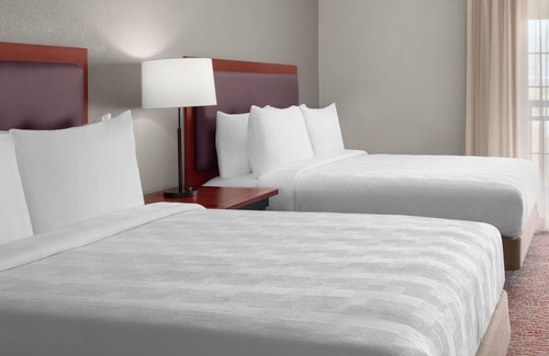The East Side Hotel | Family & Friends Getaway – 1BR Suite w/Balcony, Kitchen & Living Area
