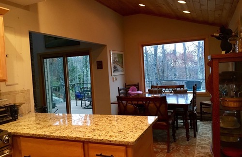 Wintergreen House | Family Friendly, Cozy Home on the Mountain Golf Course. All Necessities Included