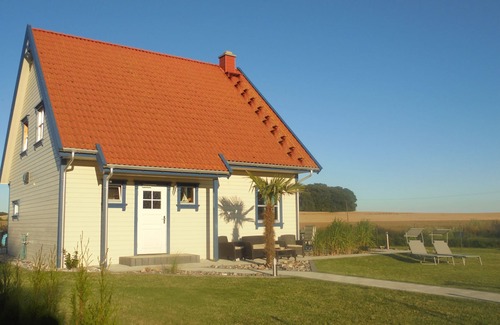 Gnies House | family-friendly non-smoking house with large garden and beautiful view