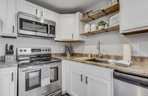 Cimarron Hills House | Family Friendly Getaway | 4BR-Playset-Trampoline