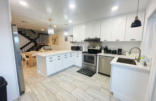 Hacienda Heights House | Family-friendly 4 bedrooms, mountain view townhouse located in Hacienda Heights