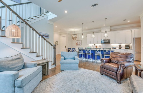 Lakeside at Blue Mountain Beach House | Family-Friendly Santa Rosa Home: Walk to Beach!